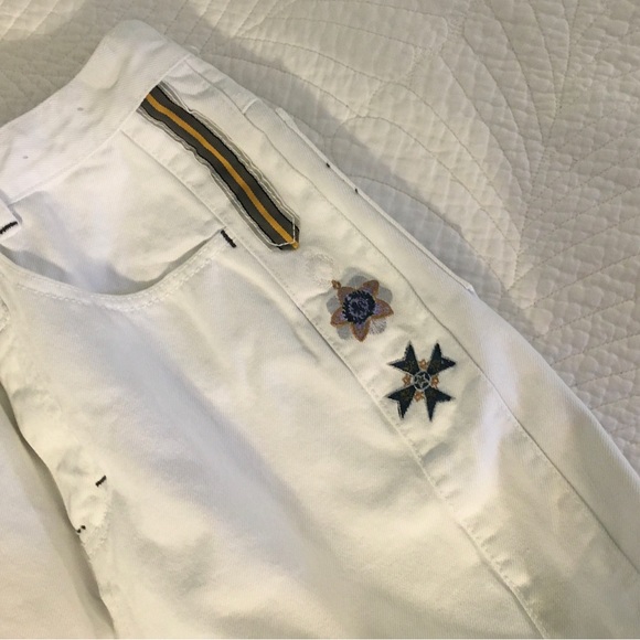 Vintage White Denim Mini - Picture 9 of 16